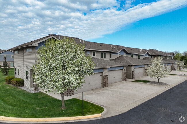 Building Photo - Burl Oak Townhomes