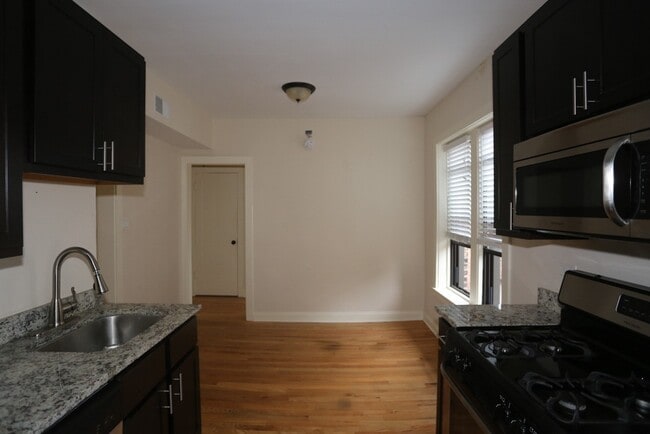 Building Photo - 4043 N Ashland Ave