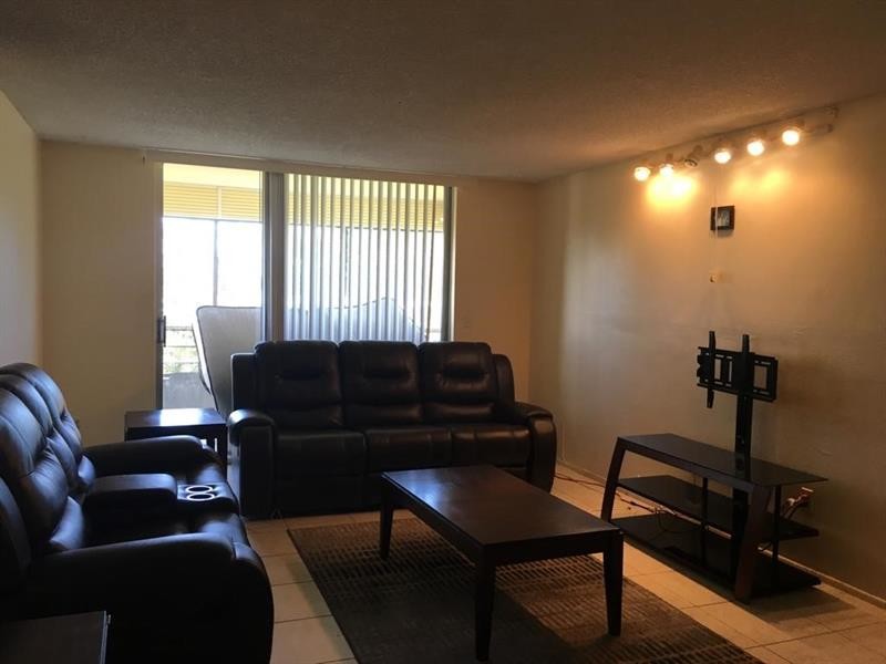 Foto principal - 3490 Foxcroft Rd