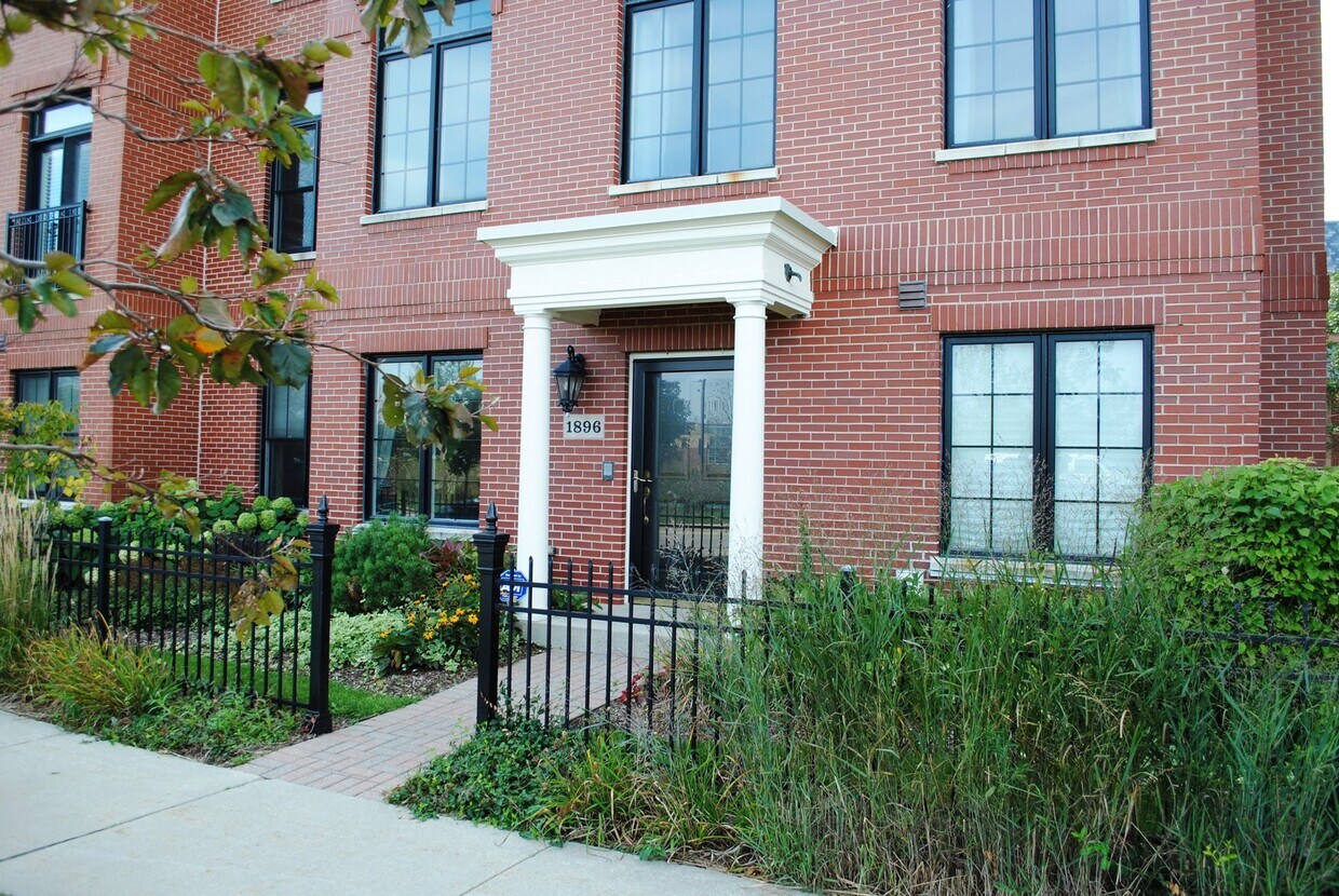 1896 Patriot Blvd, Glenview, IL 60026 Townhome Rentals in Glenview IL