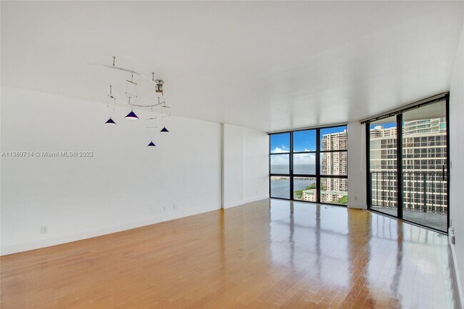 Building Photo - 1925 Brickell Ave