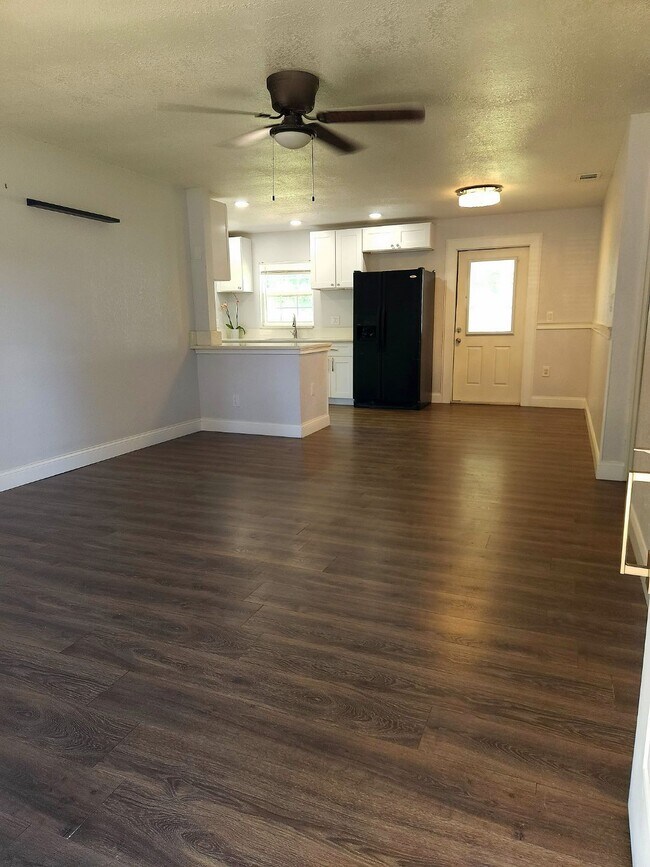 Foto del edificio - 34943 Baxter Ave