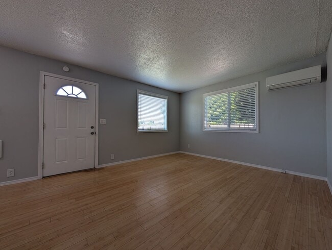 Building Photo - Fantastic 2-Bedroom, 2-Bath Home With Bonus Space!