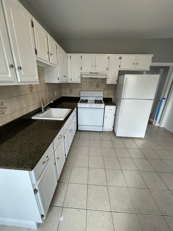 Building Photo - 13 Jones St