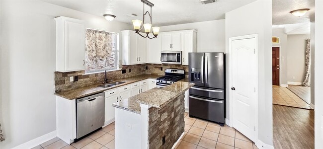 Building Photo - 4519 Regal Dr