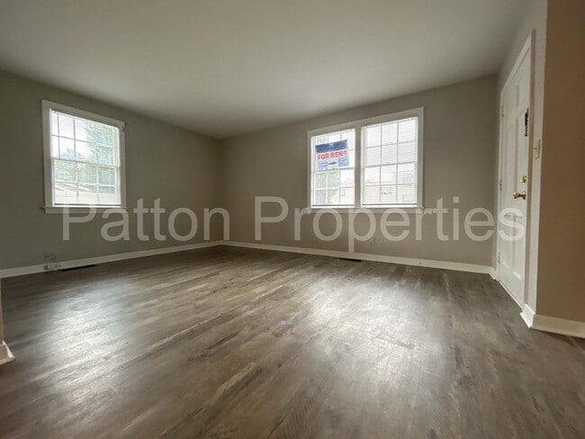 Building Photo - 920 Daly St