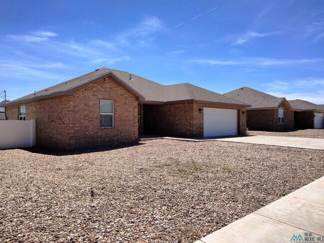 Building Photo - 2115 Roadrunner Dr