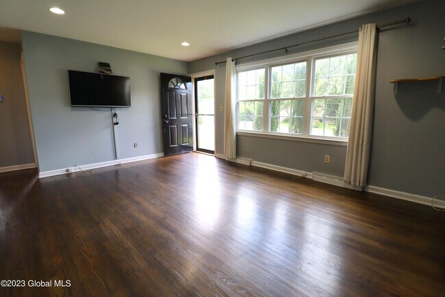 Foto del edificio - 66 Cordell Rd