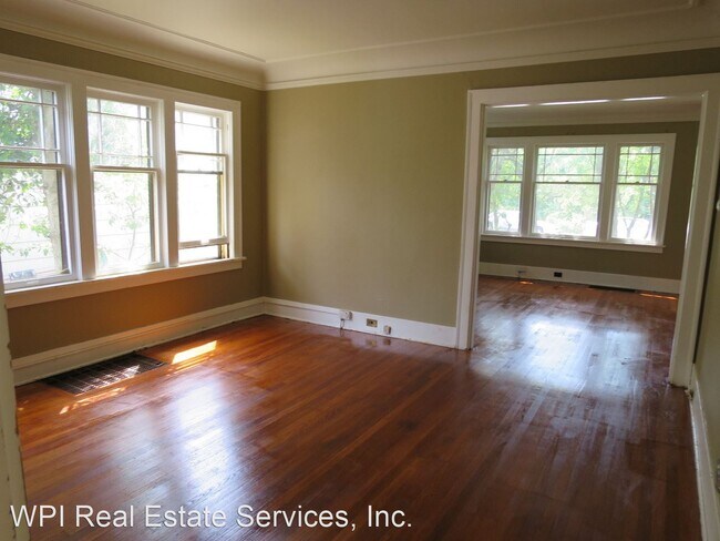 Foto del edificio - 7 br, 2.5 bath House - 5034 7th Ave NE