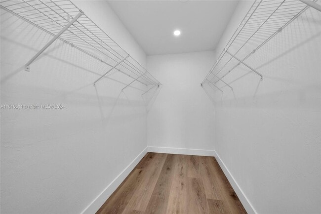 Building Photo - 13707 Kendale Lakes Cir