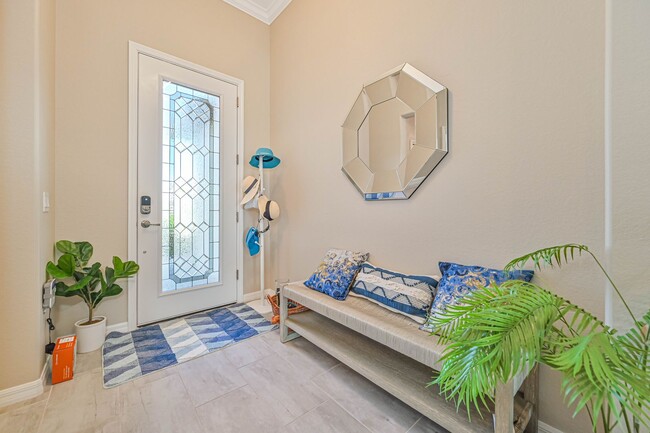 Foto del edificio - Annual Lease ~ Stunning 4 BED/3BATH Pool H...