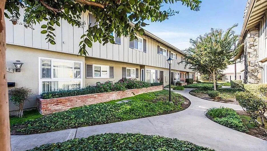 1109 E 1st St Unit 1109, Tustin, CA 92780 Condo for Rent in Tustin