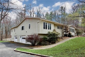Building Photo - 1 Emerald Dr