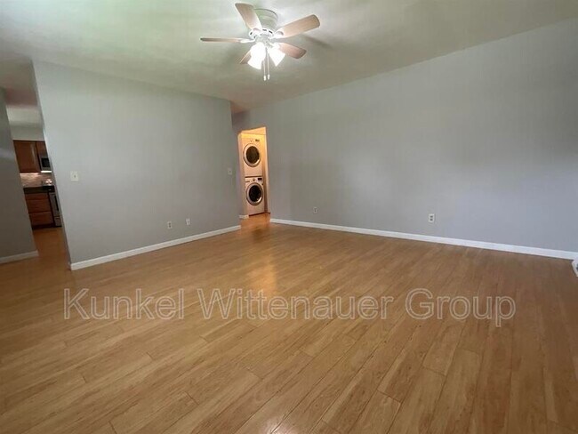Foto del edificio - 304 S Hilgard St