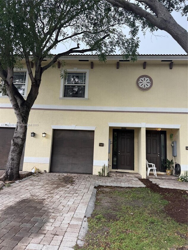 Foto principal - 1243 NE 23rd Ave