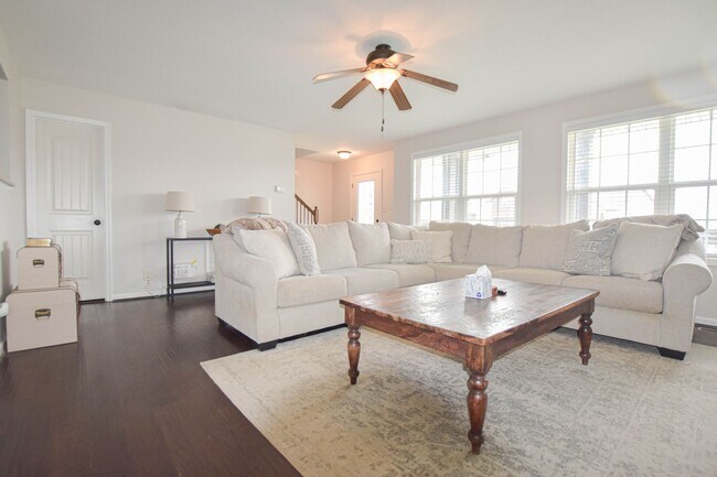 Foto del edificio - Pet Friendly Three Bedroom with Bonus!
