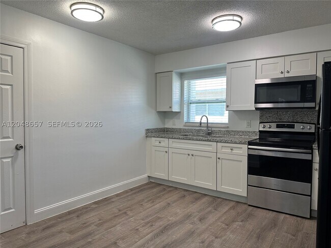 Foto del edificio - 2401 NW 9th Terrace