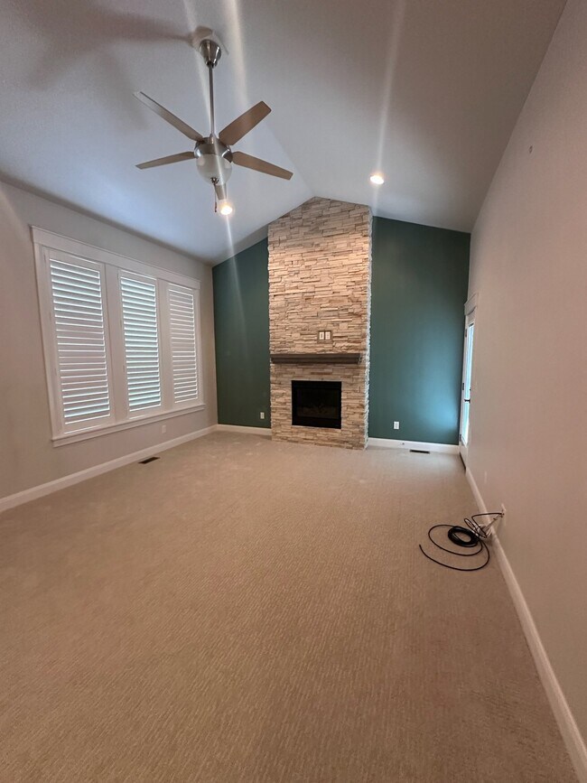 Foto del edificio - 1471 E Summerheights Dr