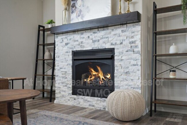 Building Photo - 528 S Evergreen Ave