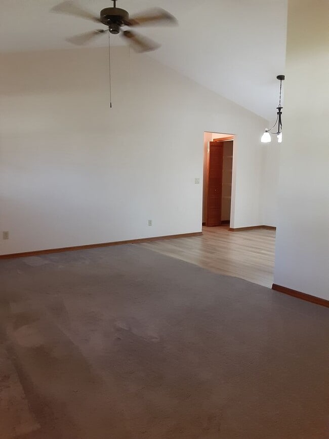 Building Photo - Adorable Single Family Home