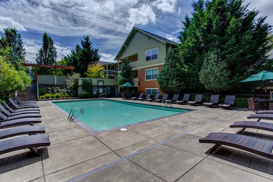 Piscina - Commons at Sylvan Highlands Apartments