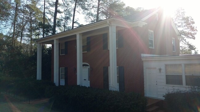 Foto del edificio - 1809 Lakeshore Dr