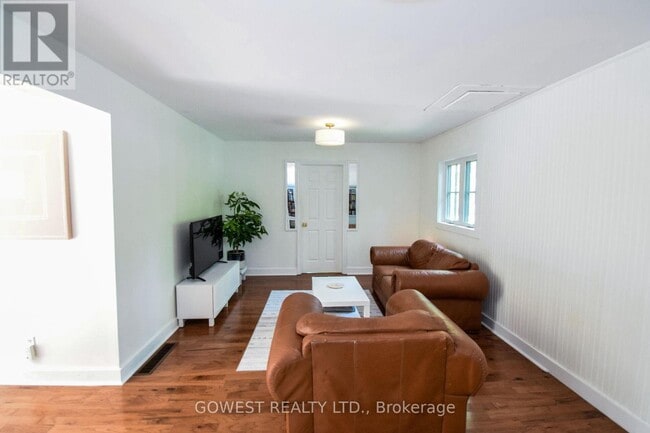Building Photo - 98 Delater St