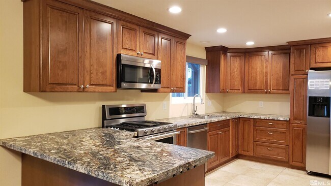 Foto del edificio - 8251 Dixon Ln