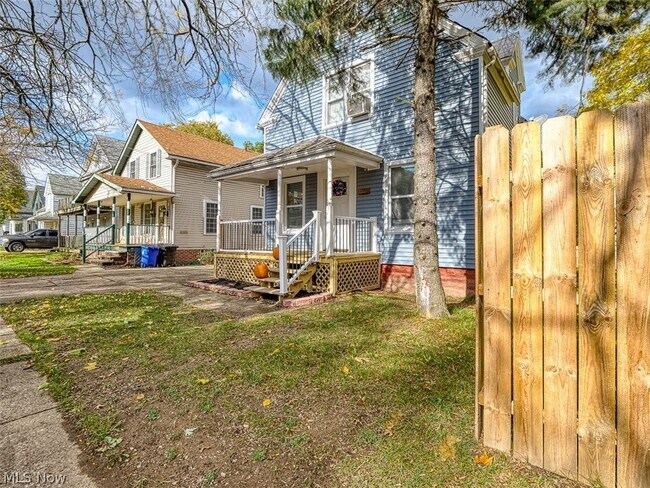 Foto del edificio - 3116 Searsdale Ave