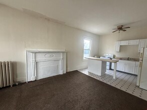 Building Photo - 8 Grant St