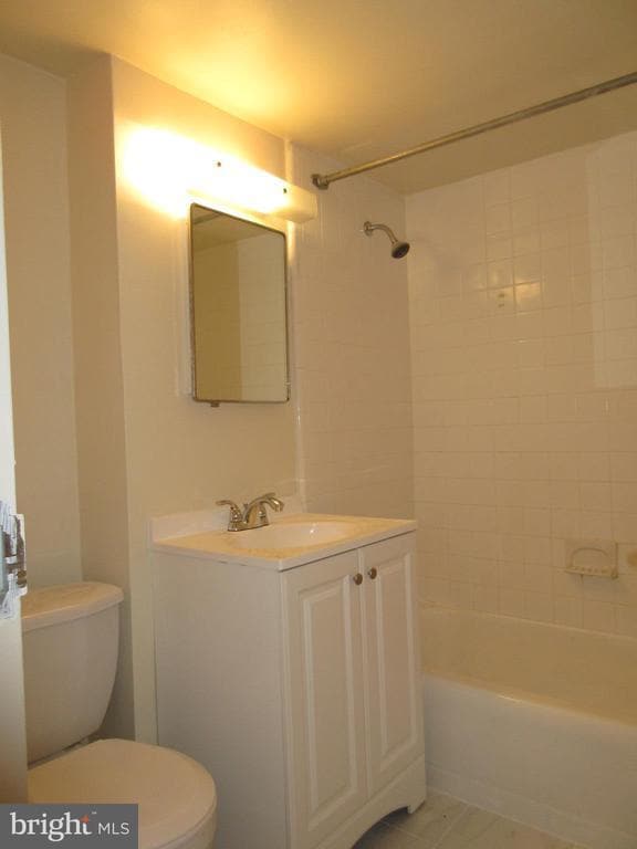 60436 S Washington Square Unit 113, Philadelphia, PA 19106 Room for