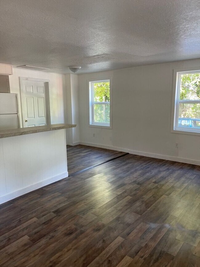 229 S Washington Ave Unit 229 S. Washington 1, Lebanon, MO 65536 Room