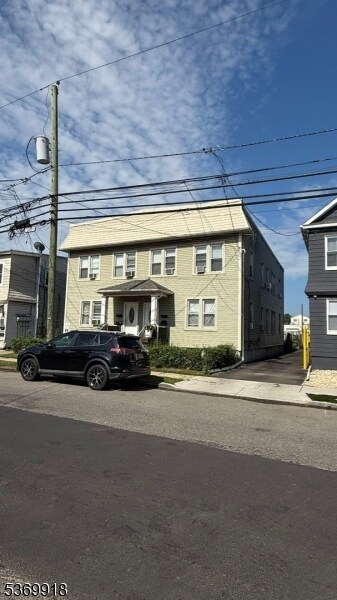 Foto principal - 633 Maple Ave