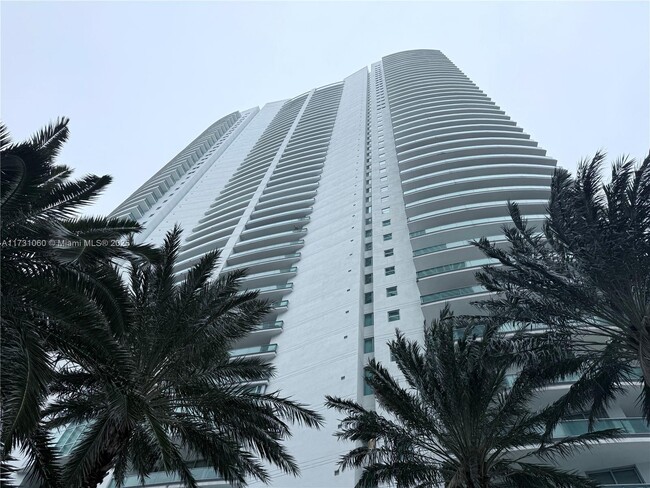 Foto del edificio - 1331 Brickell Bay Dr