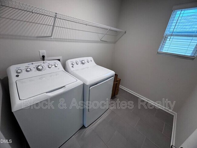 Foto del edificio - 129 Boone Lake Way