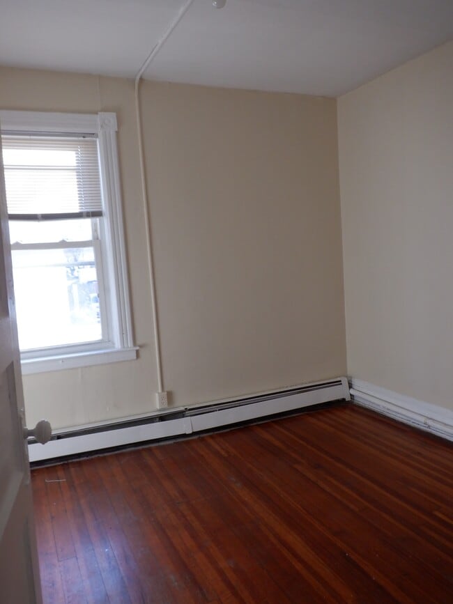 Building Photo - 119 Sisson Ave