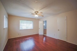 Building Photo - 7010 Captain Dr