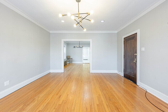 Foto del edificio - 2230 N Mulligan Ave