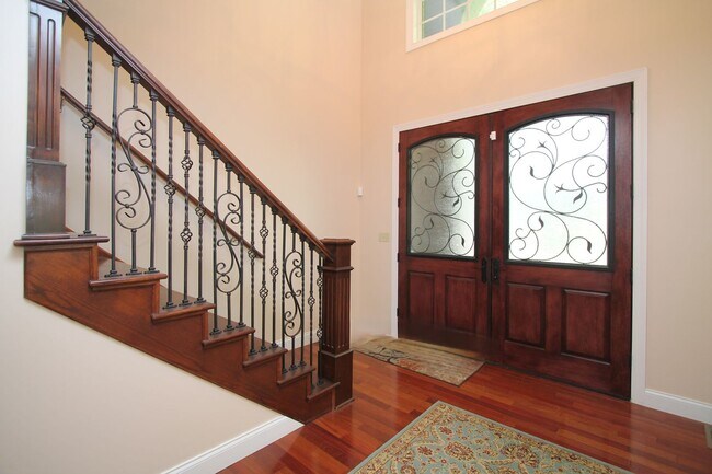 Building Photo - 4 Bedroom House For Rent