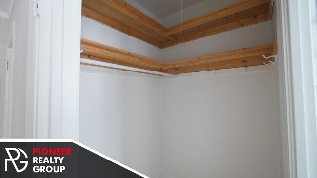 Foto del edificio - 556 W Arlington Pl