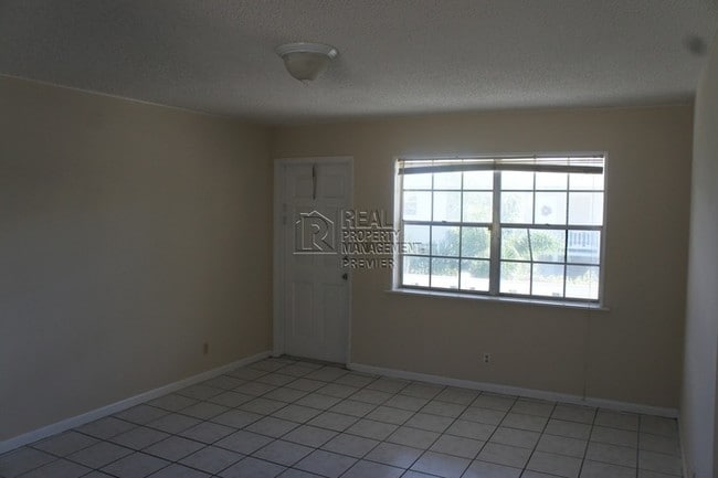 Building Photo - Renovated 2 Bedroom Apartment in Cooper City