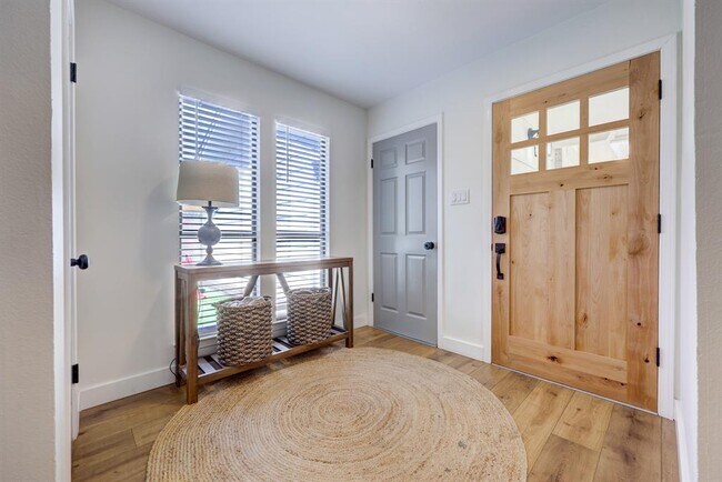 Foto del edificio - 5609 Courtyard Cove