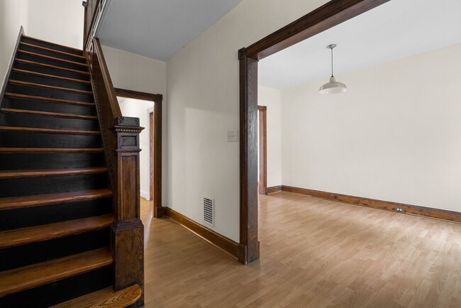 Building Photo - 3 Bed 2.5 Bath - Eckington Rowhouse - Move...