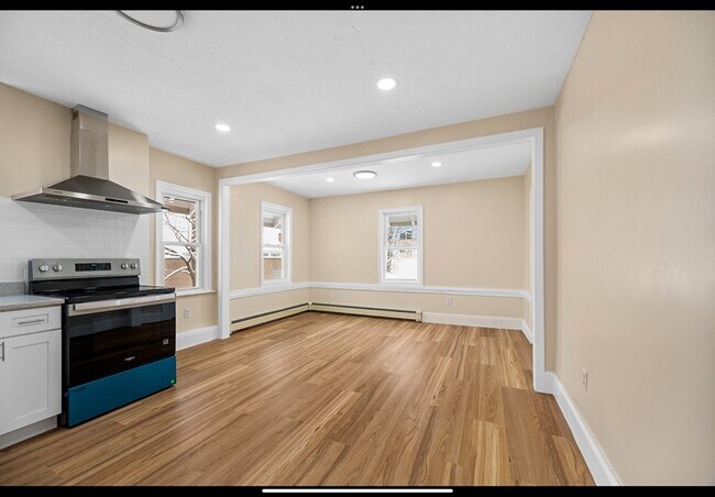 Building Photo - 26 Linden St