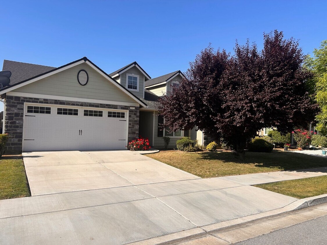 2577 Emerald Bay Ave, Tulare, CA 93274 House Rental in Tulare, CA