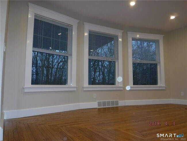 Building Photo - 356-358 Yale Ave