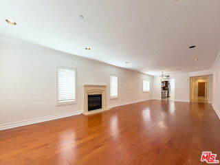 Foto del edificio - 11692 Darlington Ave