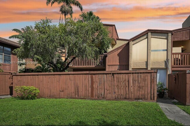 Foto del edificio - 7024 SW 114th Pl