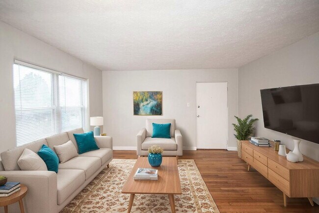 Building Photo - "Charming 2-Bedroom Retreat with Hardwood Elegance in Indianapolis"