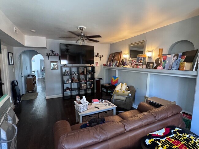 Foto del edificio - 7436 S Colfax Ave